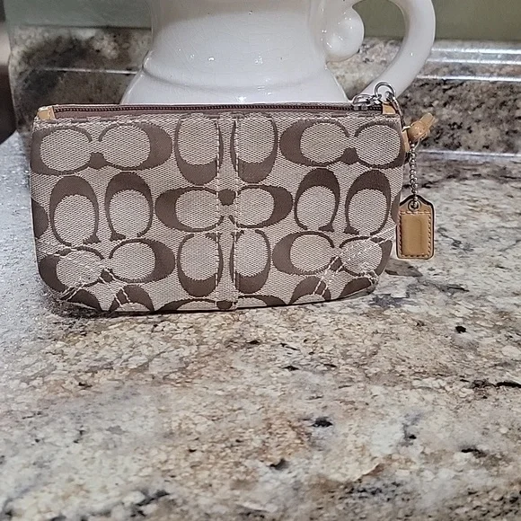 Coach signature wristlet - Picture 3 of 4